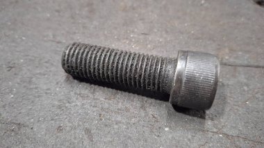 Bir araba tekerleğini kapat.