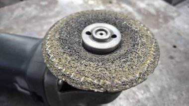 Bir araba tekerleğini kapat.