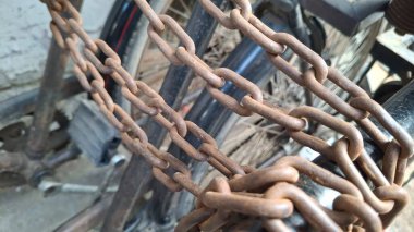 zincirli eski metal zincir