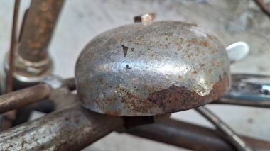 Metal paslı boruyu kapat.