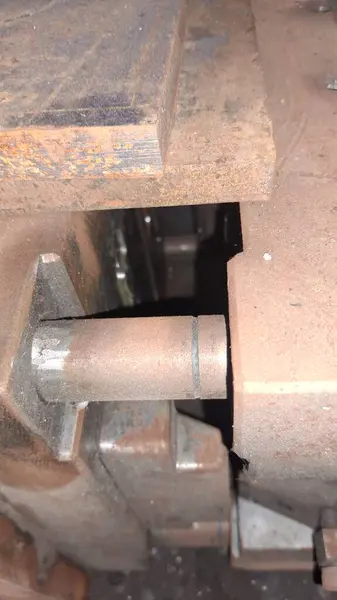 Araba motoru arabanın bir parçası..