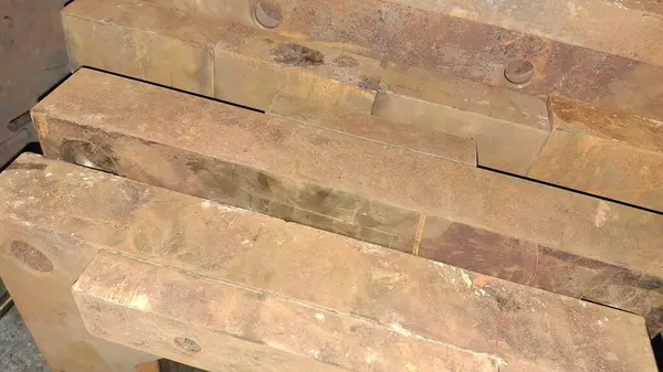 Bir sürü odunu olan eski ahşap bir arka plan.