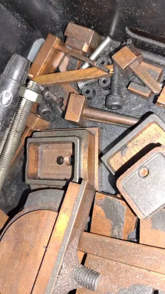 Araba tamiri için metal ve metal aletler