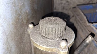 Bir araba tekerleğini kapat.