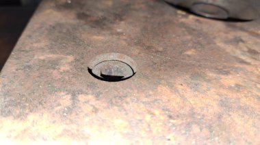 Araba parçaları atölyede.