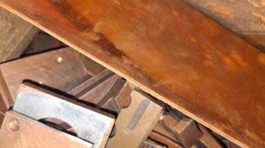 Paslı metal boru, kapat.