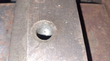 Pencereli eski ahşap kapı