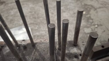 Metal saplı çelik boru.