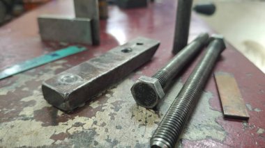 Metal matkabı kapat.