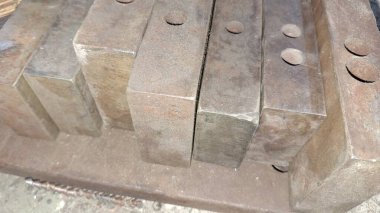 Eski paslı metal boru