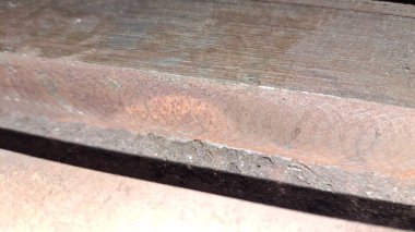 Metal plaka doku ve arka plan.