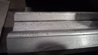 Masadaki metal boru.