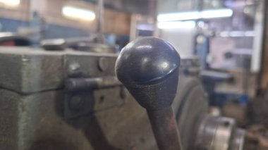 Metal saplı yakın çekim.