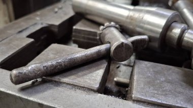 Makinenin üretimi için metalin süreci