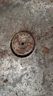 Eski paslı metal plaka