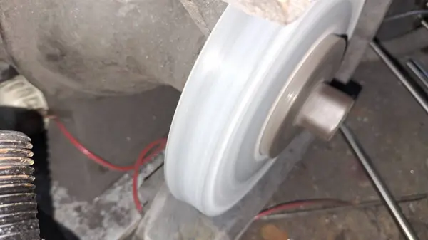 Fırçalı araba tekerleği