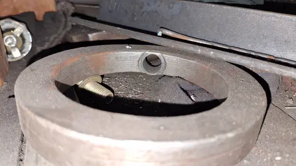 Bir boru ve arabanın borusunu kapat.