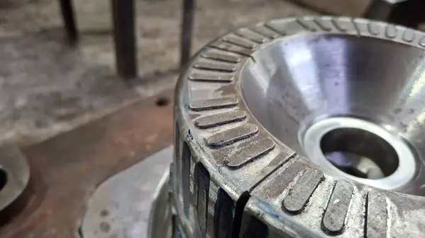 Motorun bir parçası, bir araba motorunun parçası.