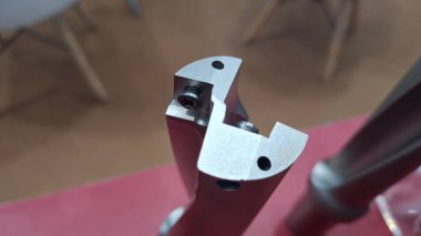 Modern bir bisikletin yakın çekimi.