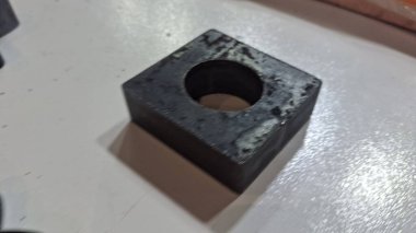 Masada çelik ve demir boru var.