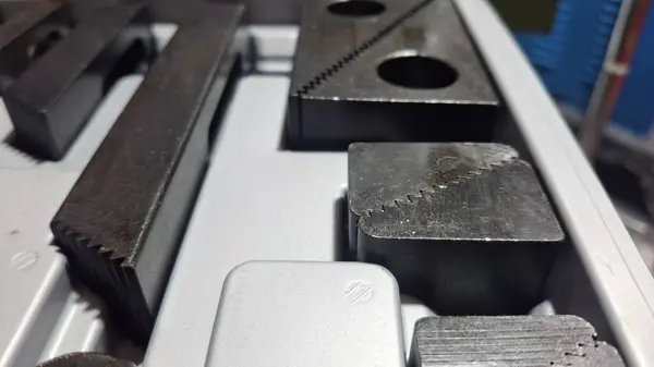 İnşaat endüstrisi için metal aletler