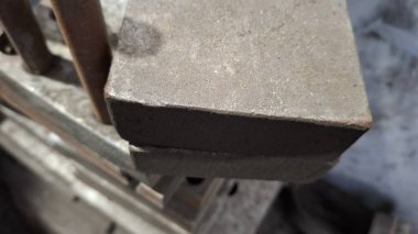 Ahşap bir masanın manzarasını kapat.