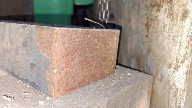 Metal bir çubuğun metal profili. Metal ürünlerin dokusunu. Yapım ve onarım için ürünler.