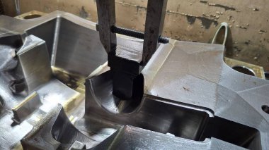 Rusya 'nın metal ürünleri deposunda bulunan çeşitli türdeki metal profilleri