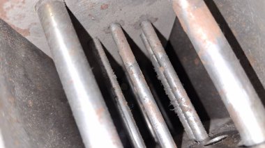 metal ve paslı çiviler