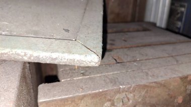 Ahşap zemine yakın.