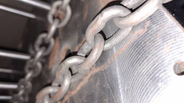 Eski demir zincir, metal.