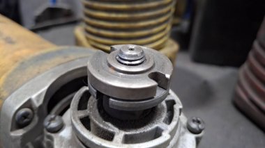 Bir araba motorunu kapat