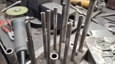 Metal kısmı farklı.