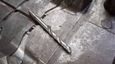 Eski paslı metal zincir