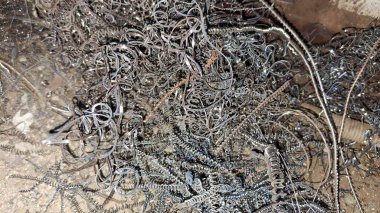 Kuru ot yığınının yakın plan çekimi.