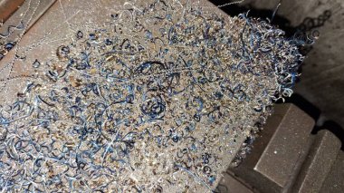 Bir metalin çok farklı boyutlarda yakın çekim görüntüsü.