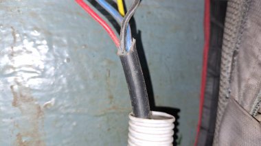 Kablolardaki elektrik kabloları