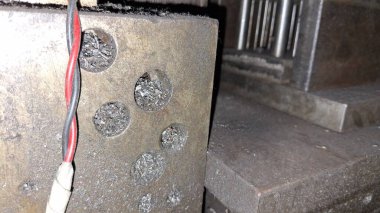 Eski paslı metal boru