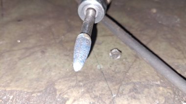 Saplı metal saplı.