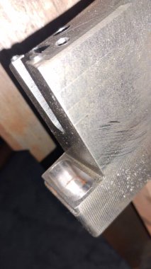 Çelik arka planı kesmek için metal plaka