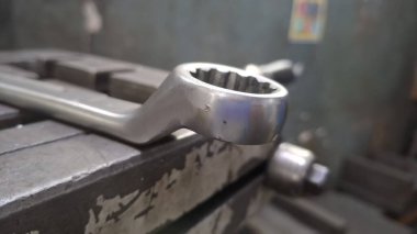 Metalin metal parçası.