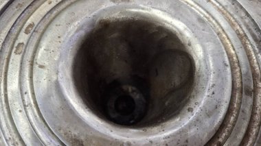 Çizik ve çatlaklarla metal doku