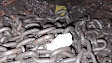 Bir metal yığını ve zincir yakın çekim