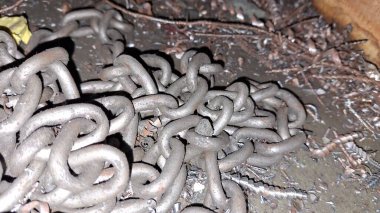 Metal bir zinciri kapat