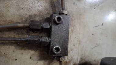 Fabrikada metal boru