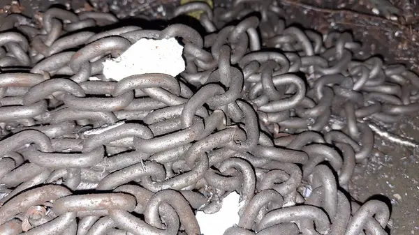 siyah ve beyaz zinciri