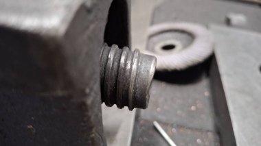 Bir araba motorunu kapat