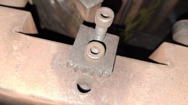 Eski paslı metal tekerlek