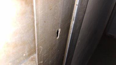 Pencereli eski kapı