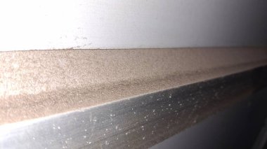 Çizik ve çatlaklarla metal doku